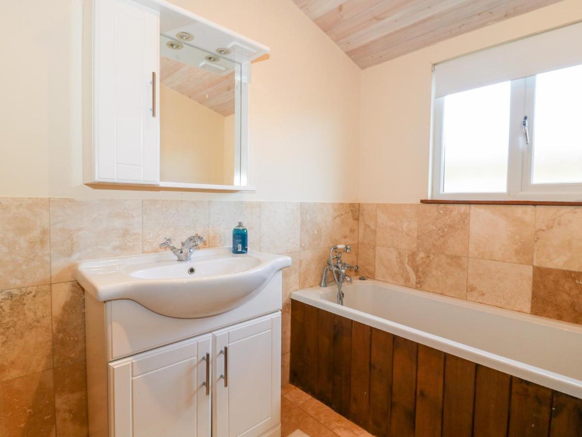 Oakwood Lodge York Extérieur photo