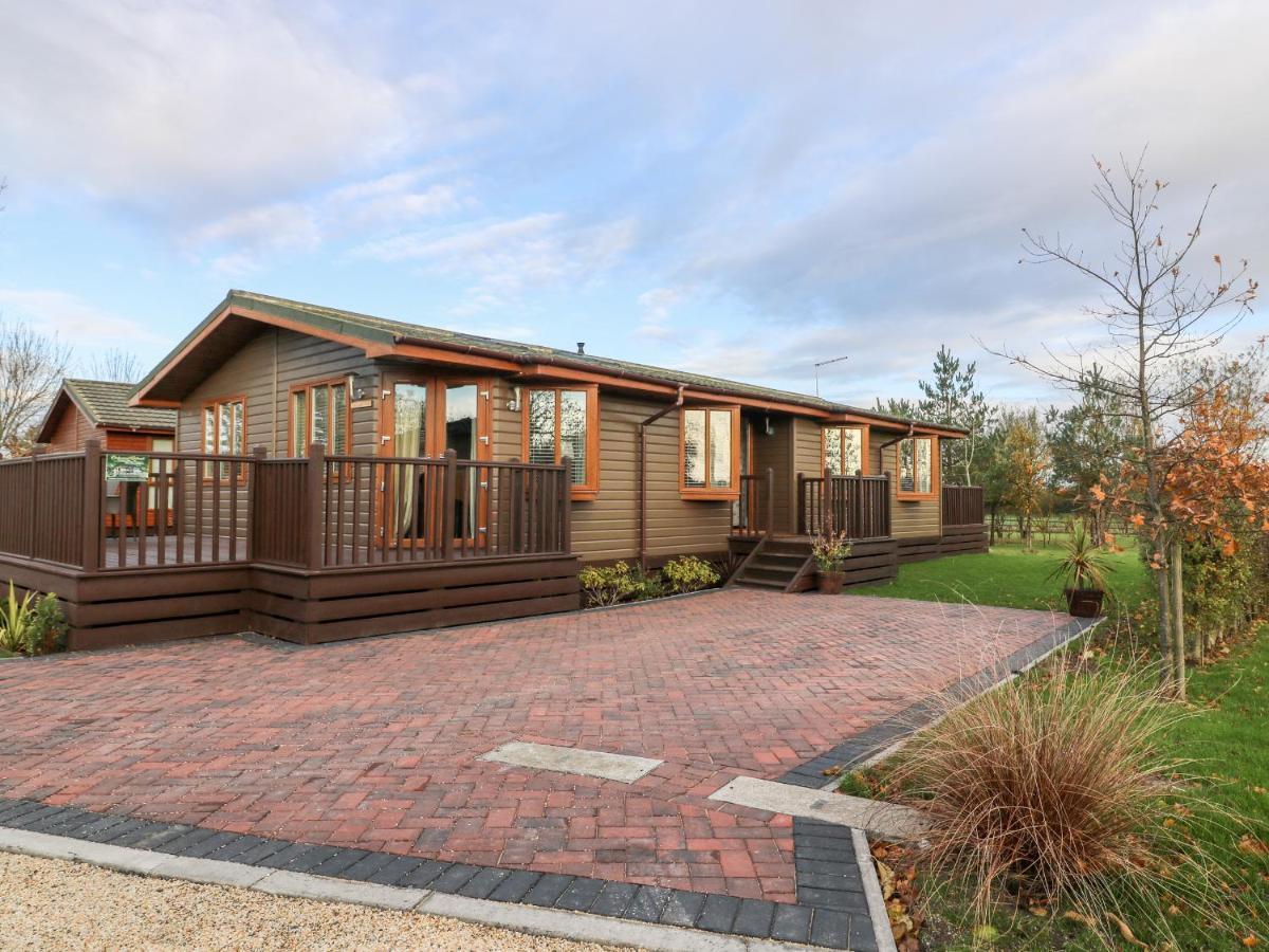 Oakwood Lodge York Extérieur photo