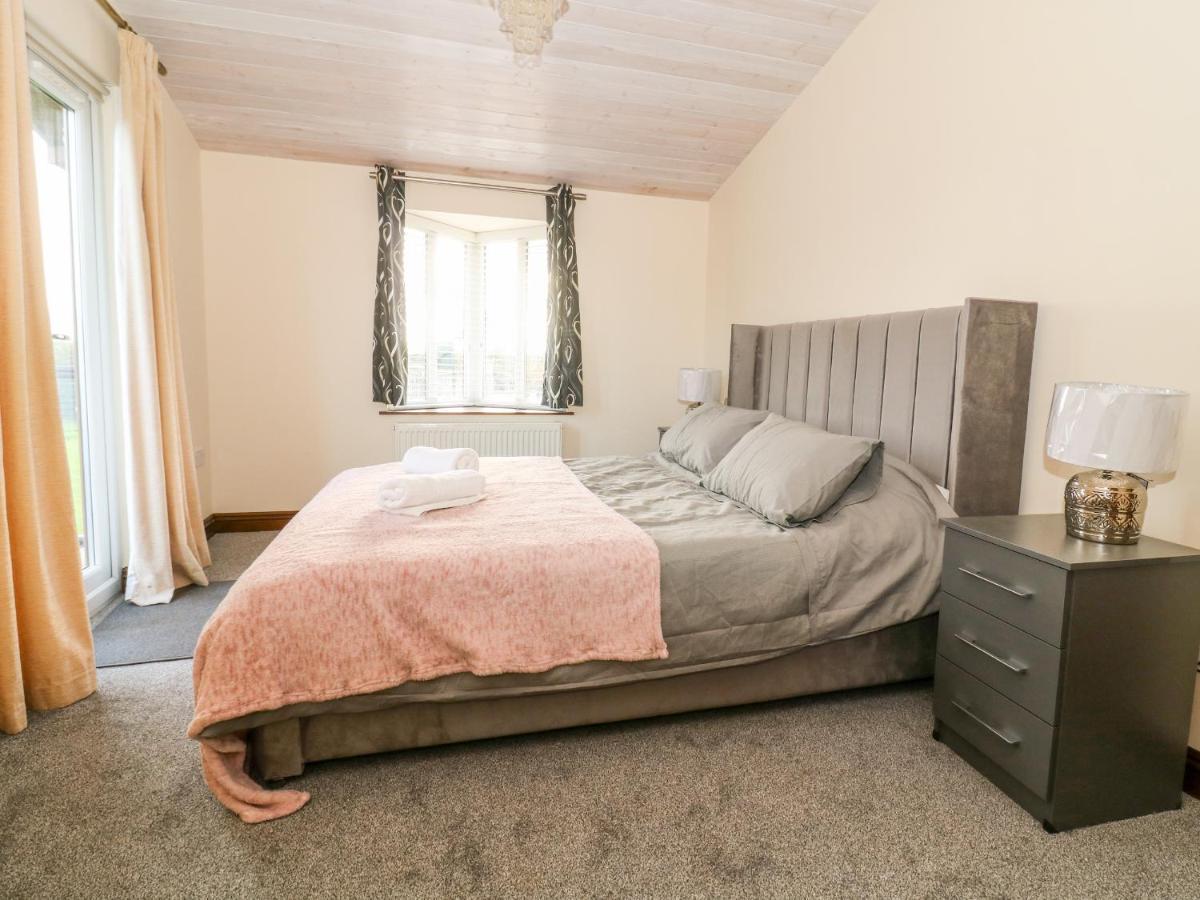 Oakwood Lodge York Extérieur photo