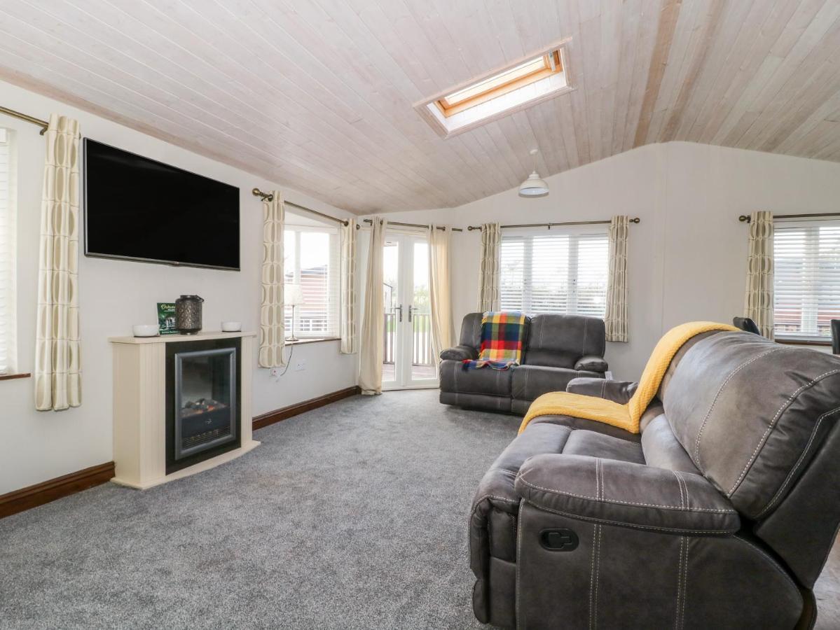 Oakwood Lodge York Extérieur photo