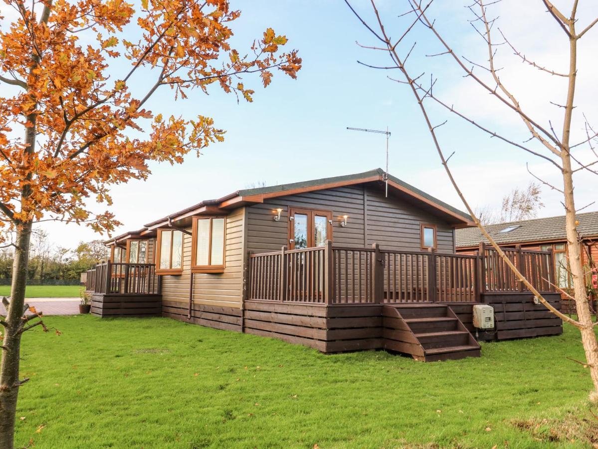 Oakwood Lodge York Extérieur photo