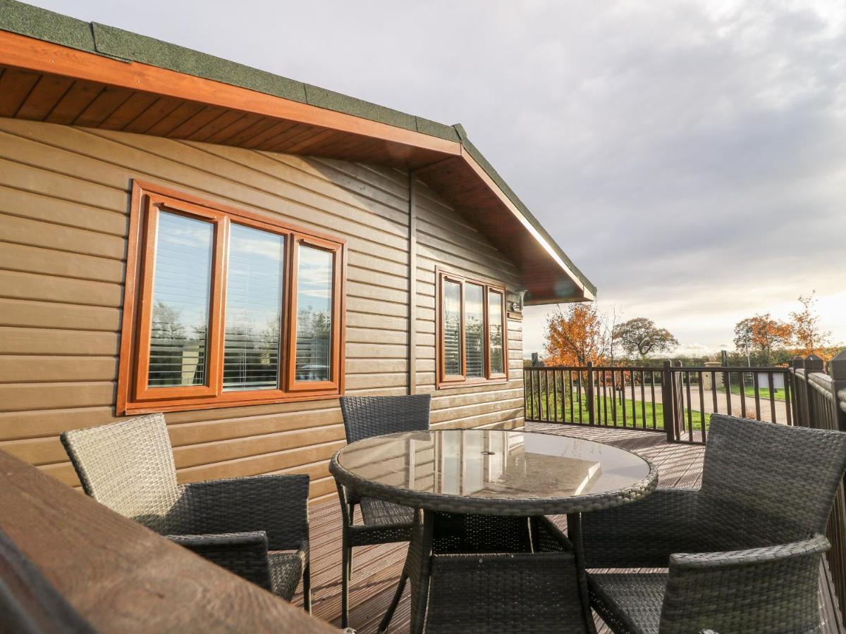 Oakwood Lodge York Extérieur photo
