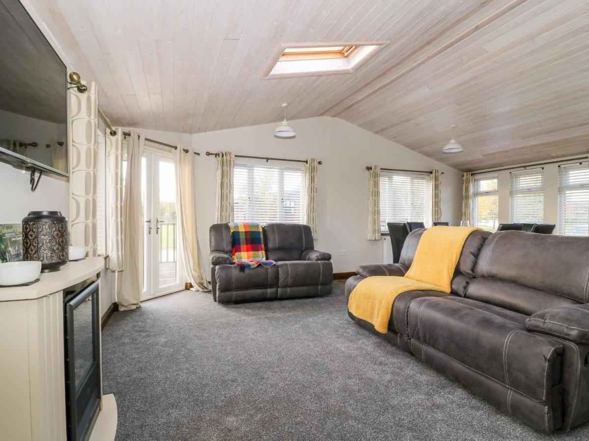 Oakwood Lodge York Extérieur photo